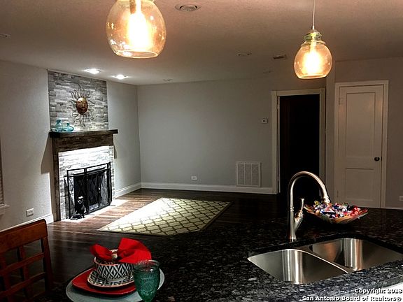 4th image of 2704 W Mistletoe Ave