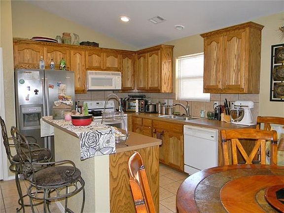 4th image of 6404 Claire Dr