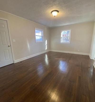 4th image of 158 Bowler Ln
