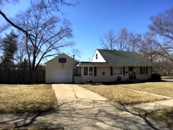 2203 23rd St, Rockford, IL 61108