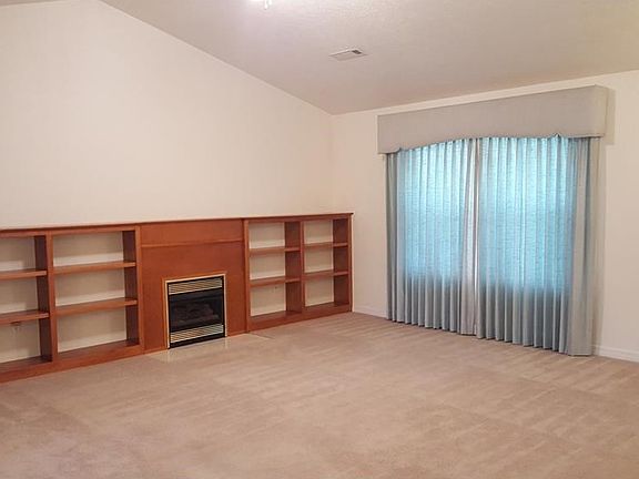 3rd image of 504 Katie Ln