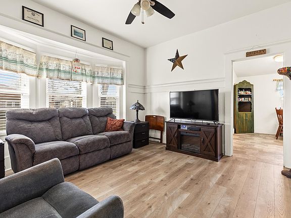 4th image of 490 Hazel St