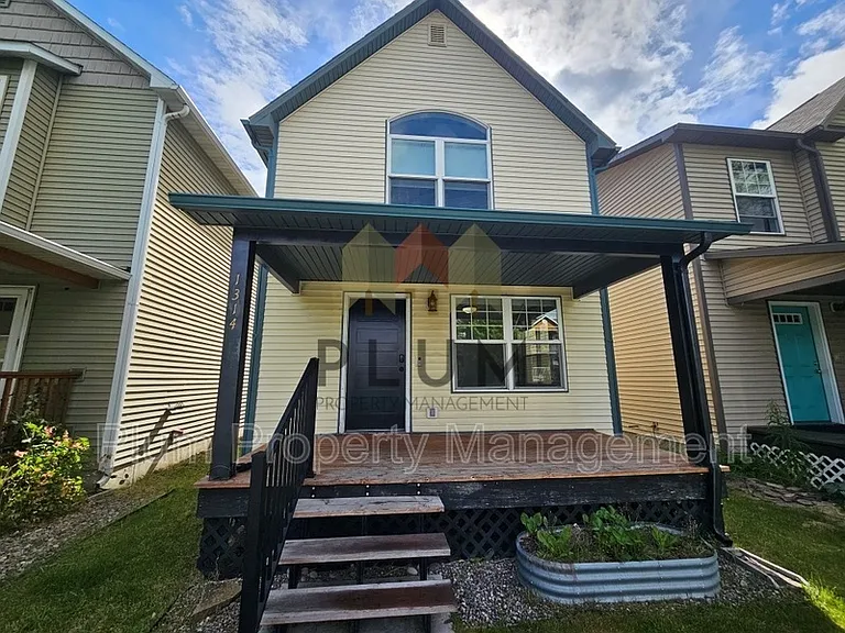 1314 Bulwer St — Photo 2