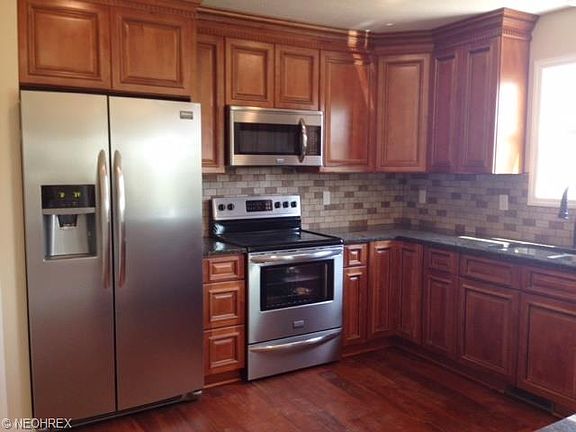 3rd image of 227 Hillside Dr