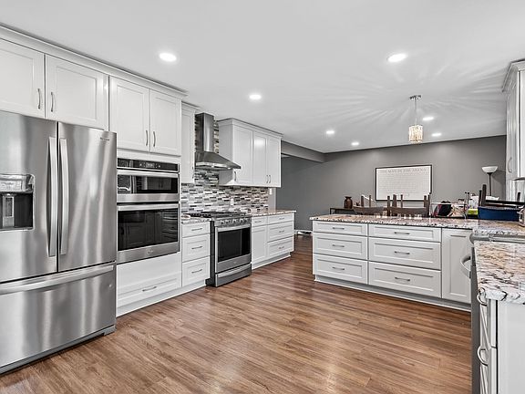 2nd image of 1117 Macarthur Blvd