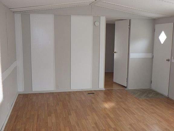 5th image of 553 Country Ln #32