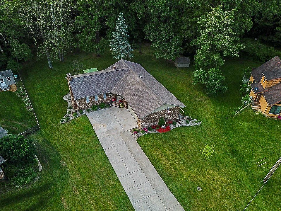 1st image of 11 Shore Manor Dr