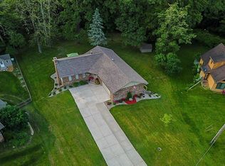 11 Shore Manor Dr, Bristol, IN 46507
