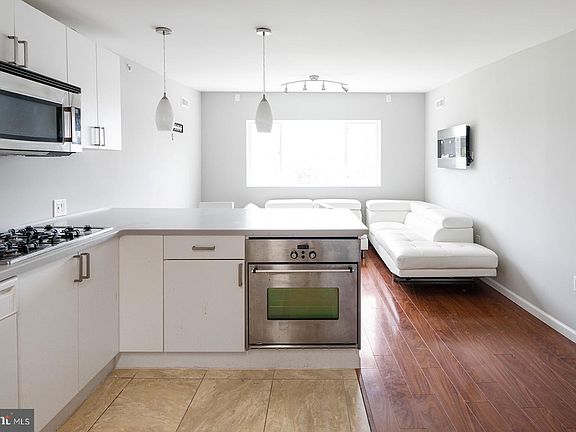 5th image of 1945 Nicholas St