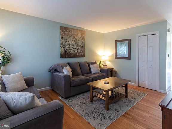 4th image of 306 Fieldstone Ln