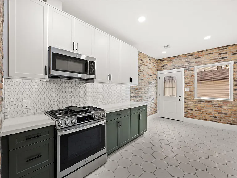 1123 Bomar St — Photo 8