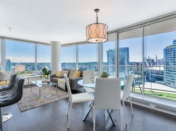 689 Abbott St #2705, Vancouver, BC V6B 0J2