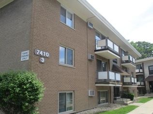 7410 W 111th St APT 304, Worth, IL 60482