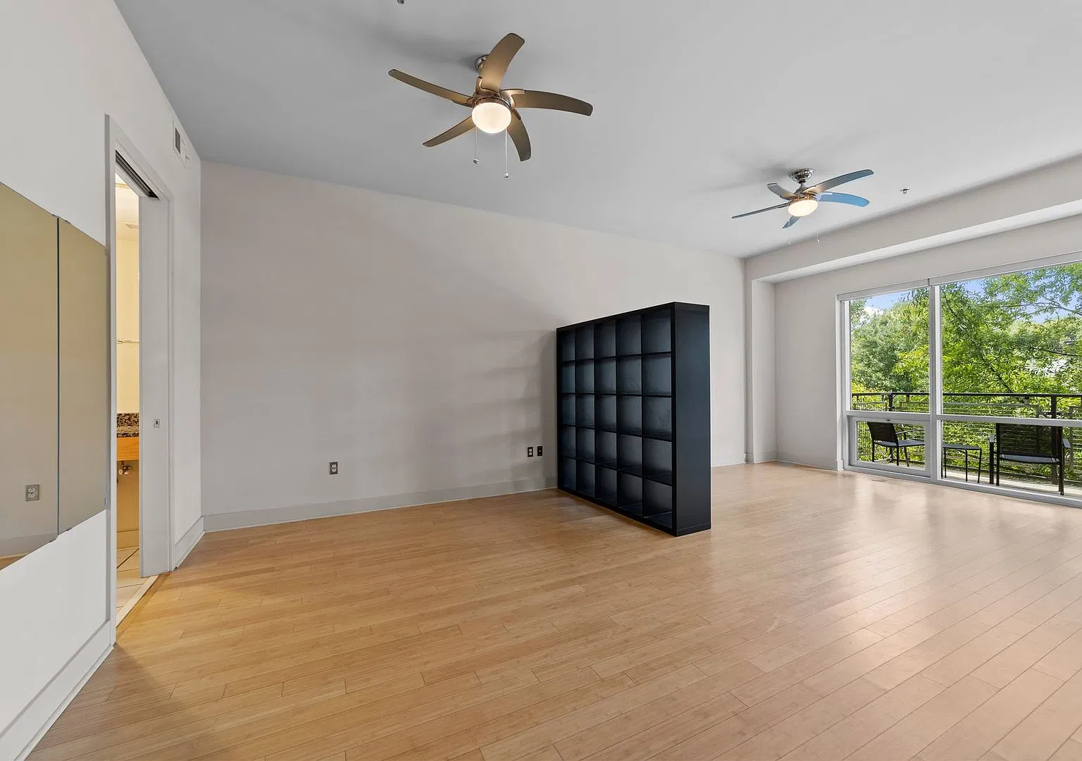 Enjoy contemporary living in the heart of Midtown Charlotte at The Metropolitan! — Photo 4