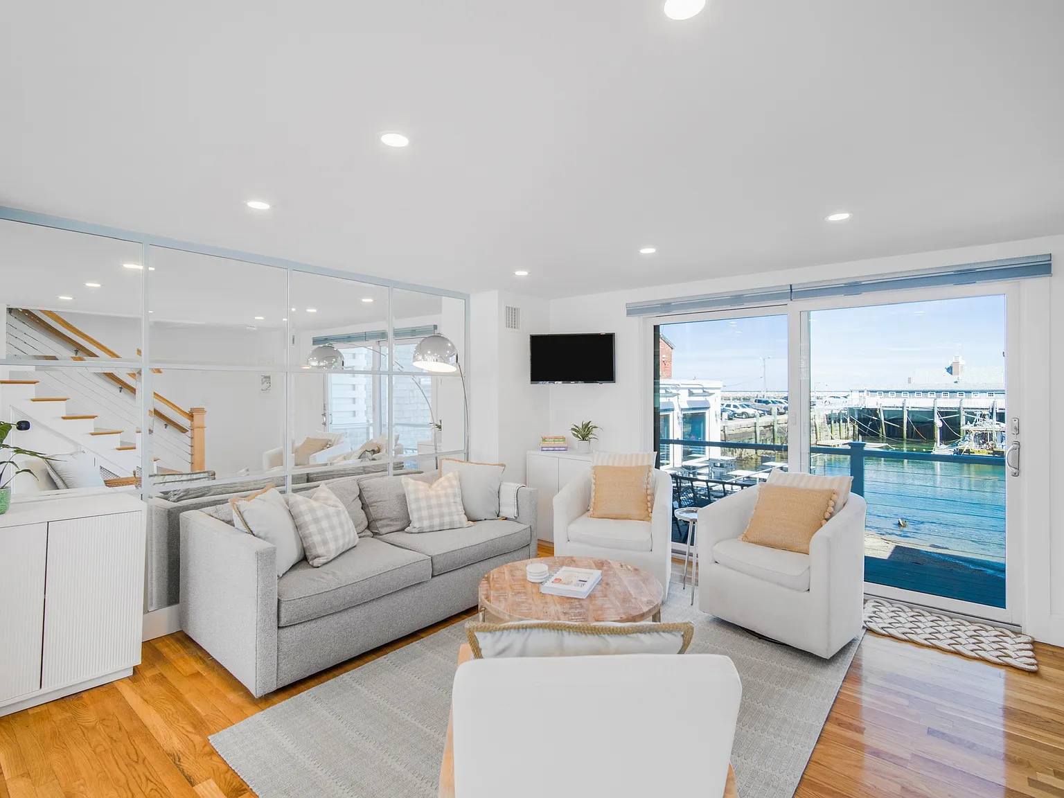3 bed, 1000 sqft, $4,000 — Photo 3