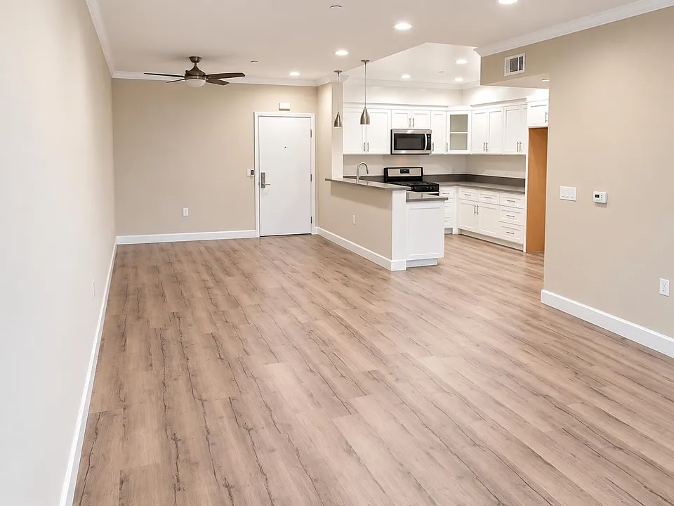 14915 Roscoe Blvd #106