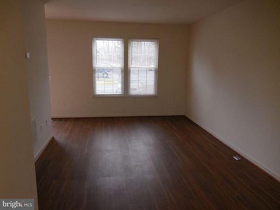 3rd image of 22 Valley Bend Ct