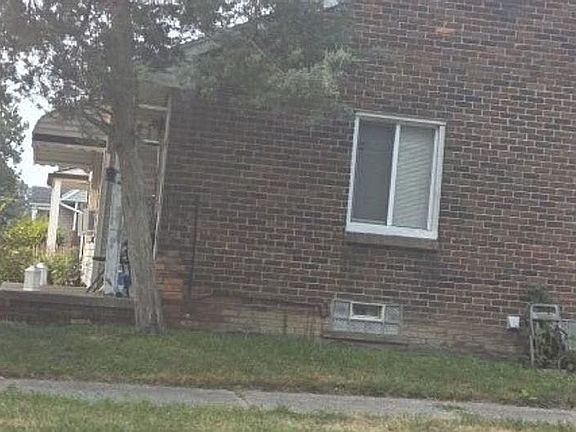 3rd image of 17707 Plainview Ave