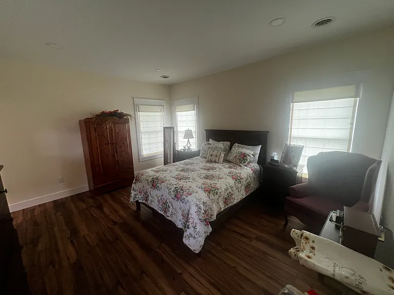 659 Sinasta Dr — Photo 4
