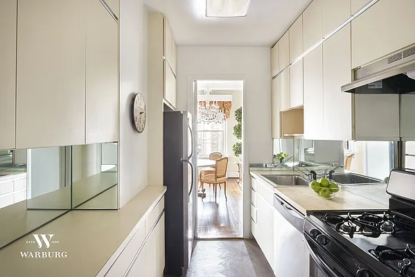 Sold by Warburg | media 12