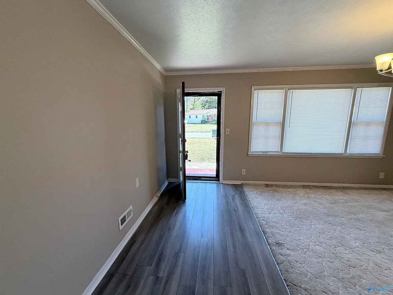 3 bed, 1.5 bath, 2020 sqft, $1,700 — Photo 4