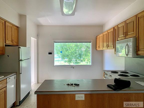 4th image of 461 W 20th St