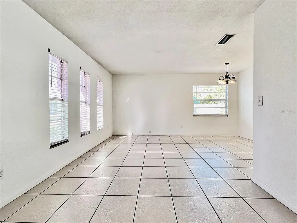 2 bed, 1.0 bath, 870 sqft, $1,750 — Photo 2