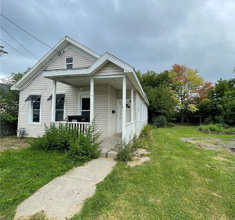1st image of 402 Craig St