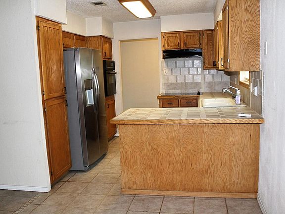 4th image of 1020 Meadowbrook Dr