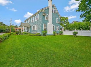 24 Raymond Pl, Hewlett, NY 11557
