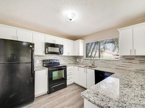 3rd image of 9926 Watermill Cir APT C