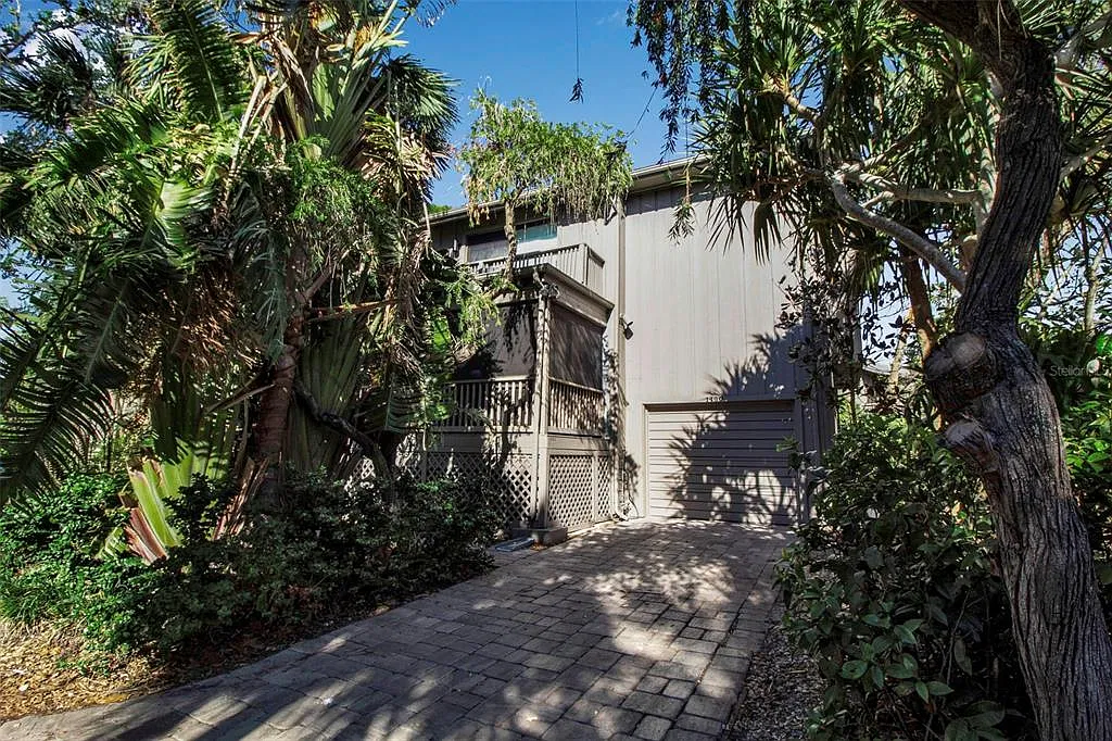 3 bed, 2.5 bath, 2136 sqft, $3,500 — Photo 1