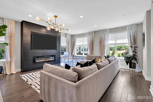 35 Kelly Way Photo 1