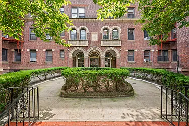 62-98 Saunders Street, #2L