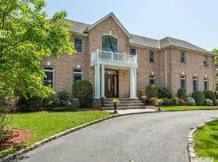 69 Viola Dr, Glen Cove, NY 11542