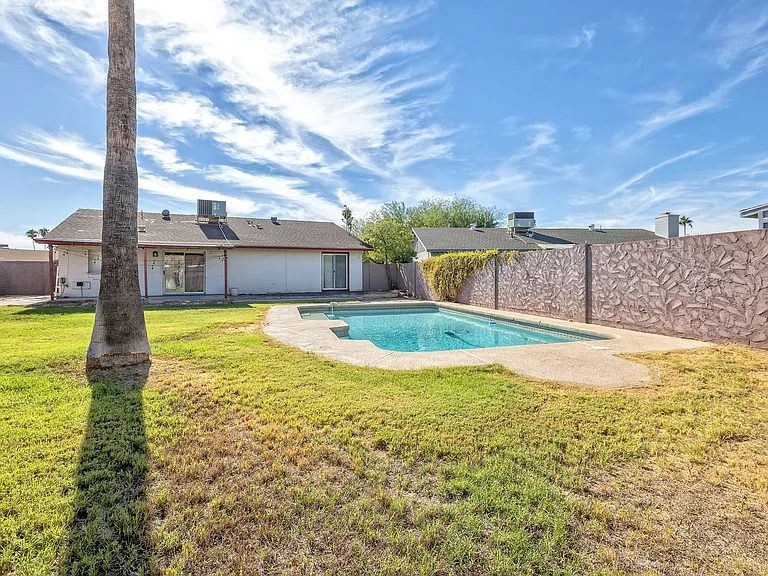 2104 E Cornell Dr — Photo 17