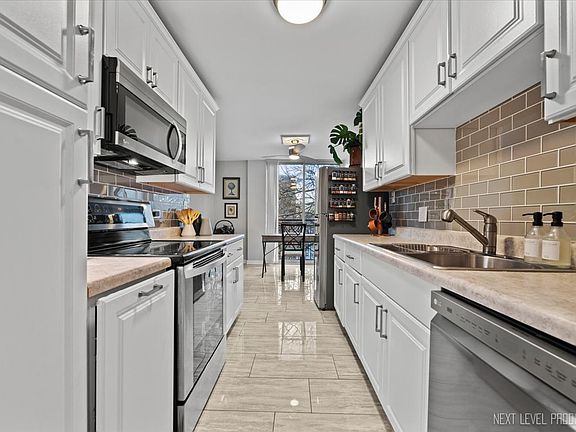 2nd image of 5820 Oakwood Dr Unit 3M