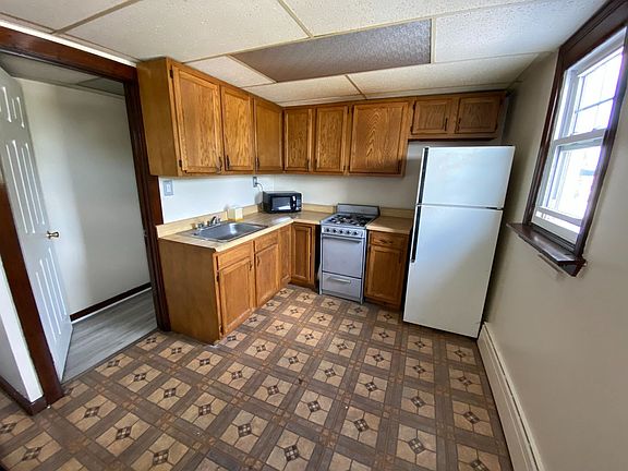 4th image of 219 S Madison St APT 3