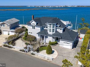 50 W Holly Dr, Beach Haven, NJ 08008