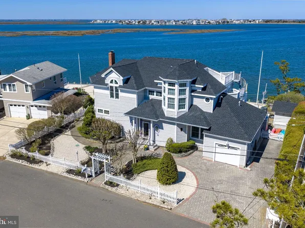 50 W Holly Dr, Beach Haven, NJ 08008