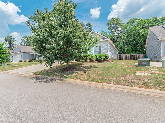 3rd image of 3305 Greymoor Cir