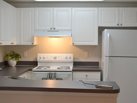 4th image of 5060 Fairways Cir APT F201