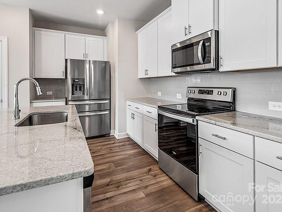 2nd image of 1005 Jeffery Dean Ct #27