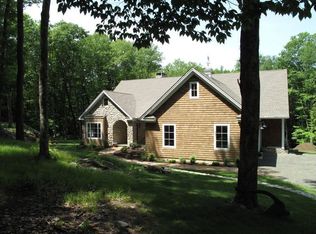 31 Blueberry Ln, Woodbury, CT 06798