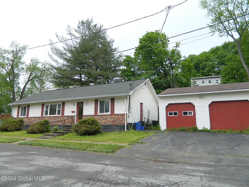 2nd image of 823 5th Street