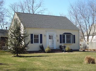 897 Pondview Rd, Riverhead, NY 11901