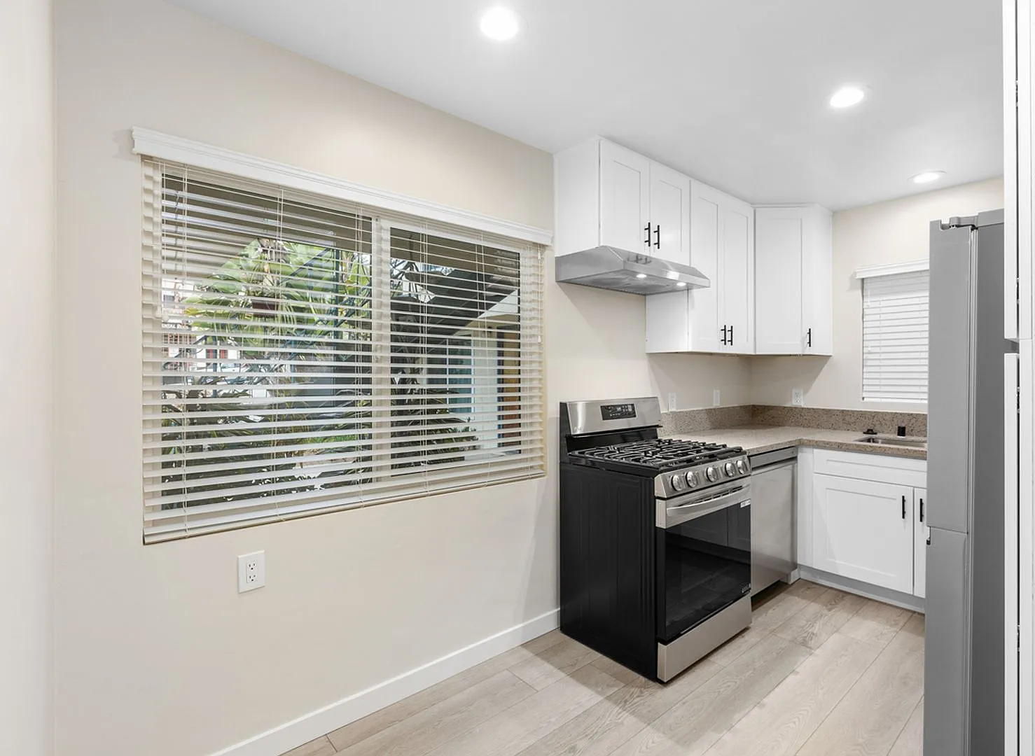 3525 Reynard Way — Photo 4