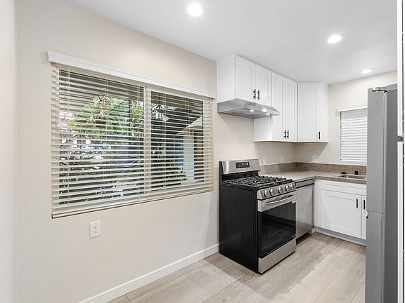 4th image of 3525 Reynard Way APT A