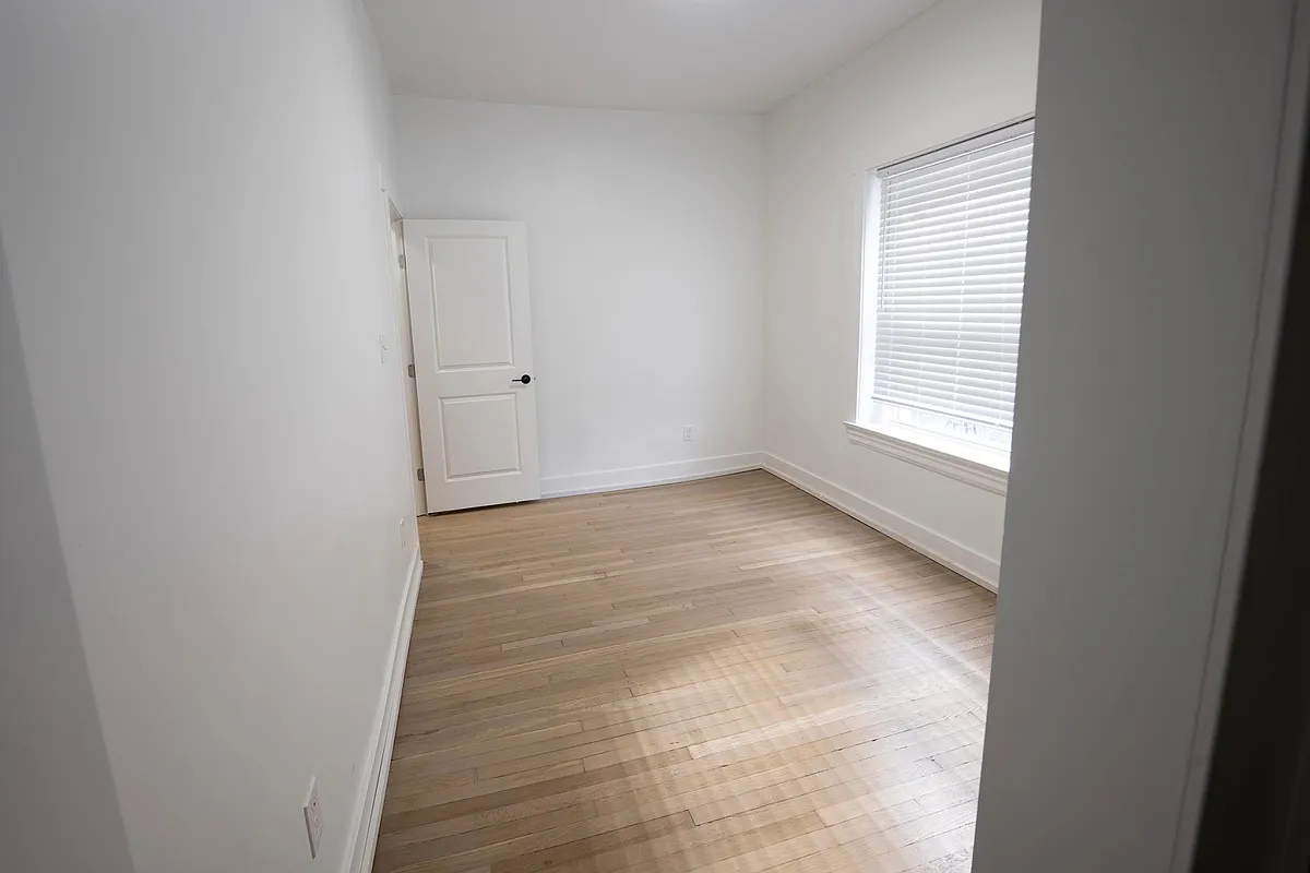 Building Photo - 200 W 36th St #3E