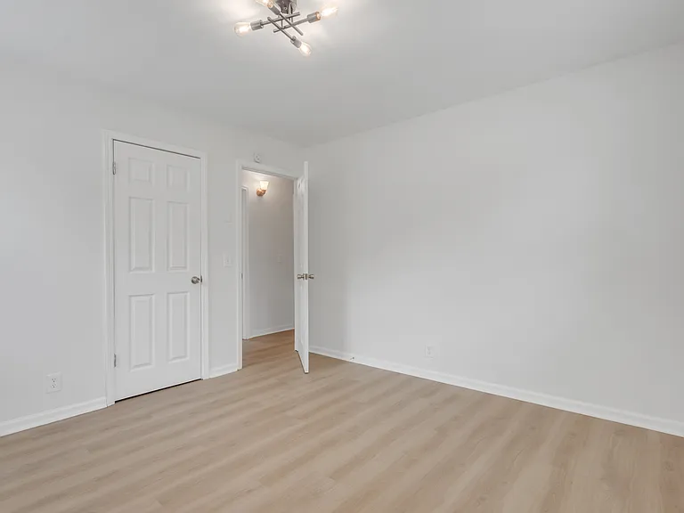 304 Lallemand Ct — Photo 19